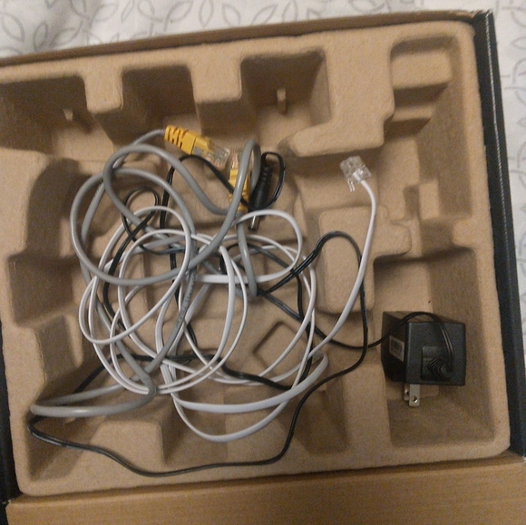 Belkin N600 DB Wi-Fi Dual Band N+ Wireless Router 300 Mbps NIB - Picture 6 of 6